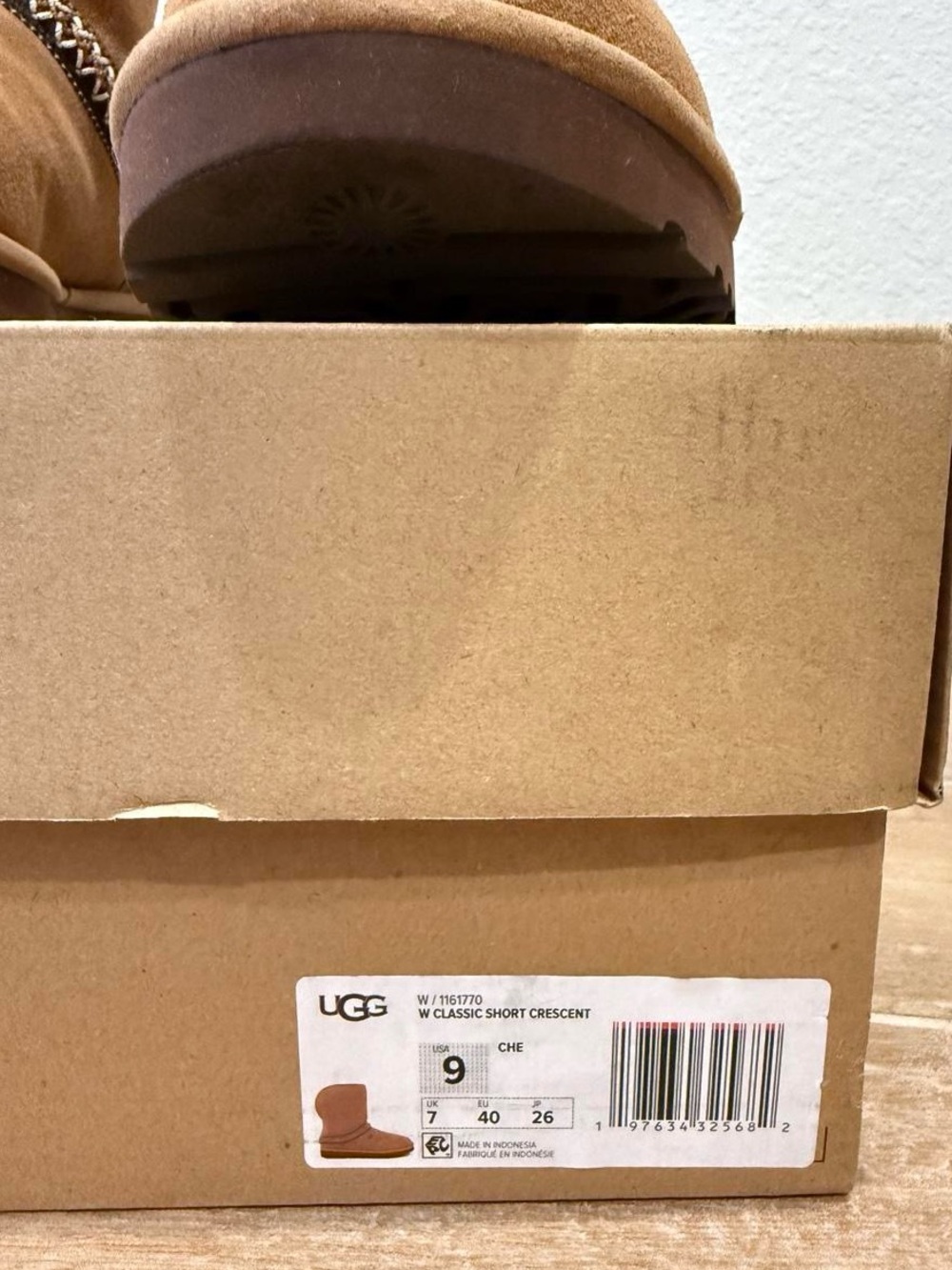 UGG Classic Chestnut Short Crescent Boot - Picture 3 of 8